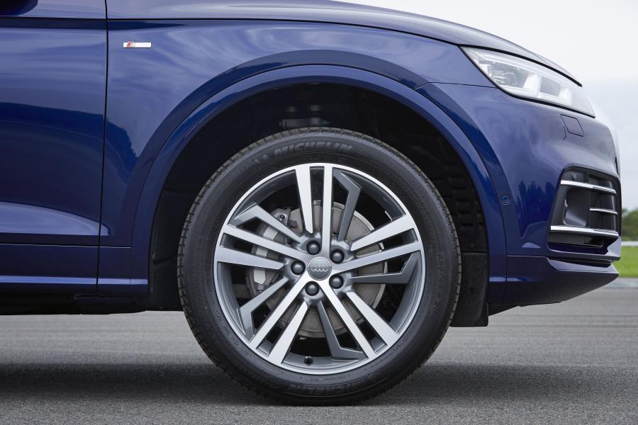 Колеса Audi Q5 TFSI Quattro S-Line 2017 года  (JP) (фото 11 из 18)